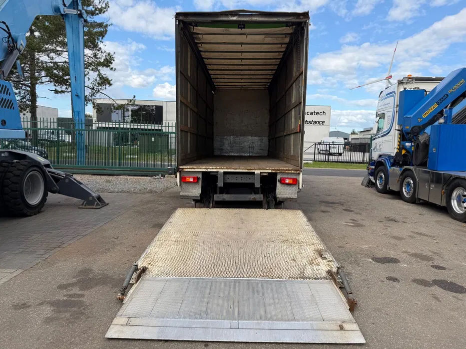 Miniatura: VOLVO FM380 6x2 Cortinas e teto retratil com Plataforma Excelente Estado