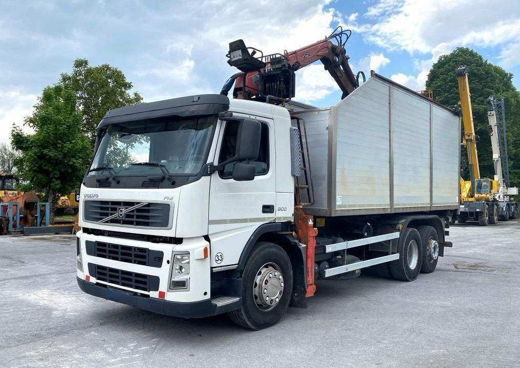 VOLVO FM300 Grua Florestal Basculante 6x2 Excelente Estado Apenas 850.000km 2006