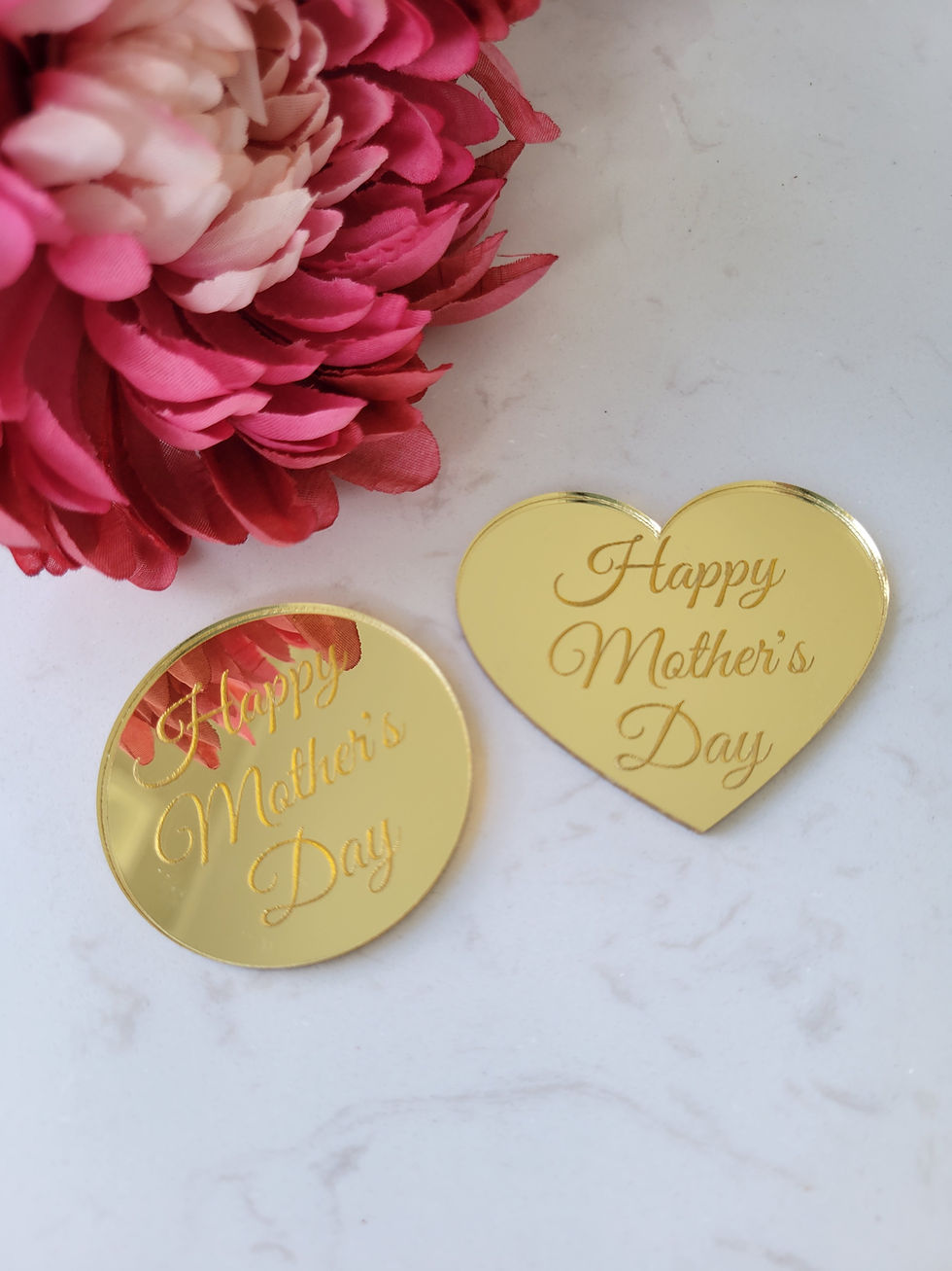 Personalized gold charm topper reading Happy Mother's Day in circle and heart shaped acrylic