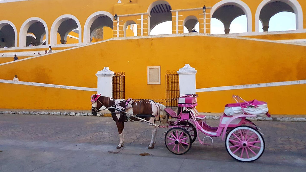 Izamal, conocida como la "Ciudad Amarilla" o la "Ciudad de las Tres Culturas"