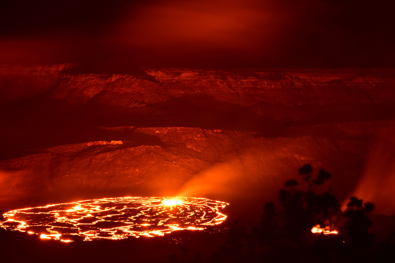 Erupting Halemaʻumaʻu Crater in Kīlauea
