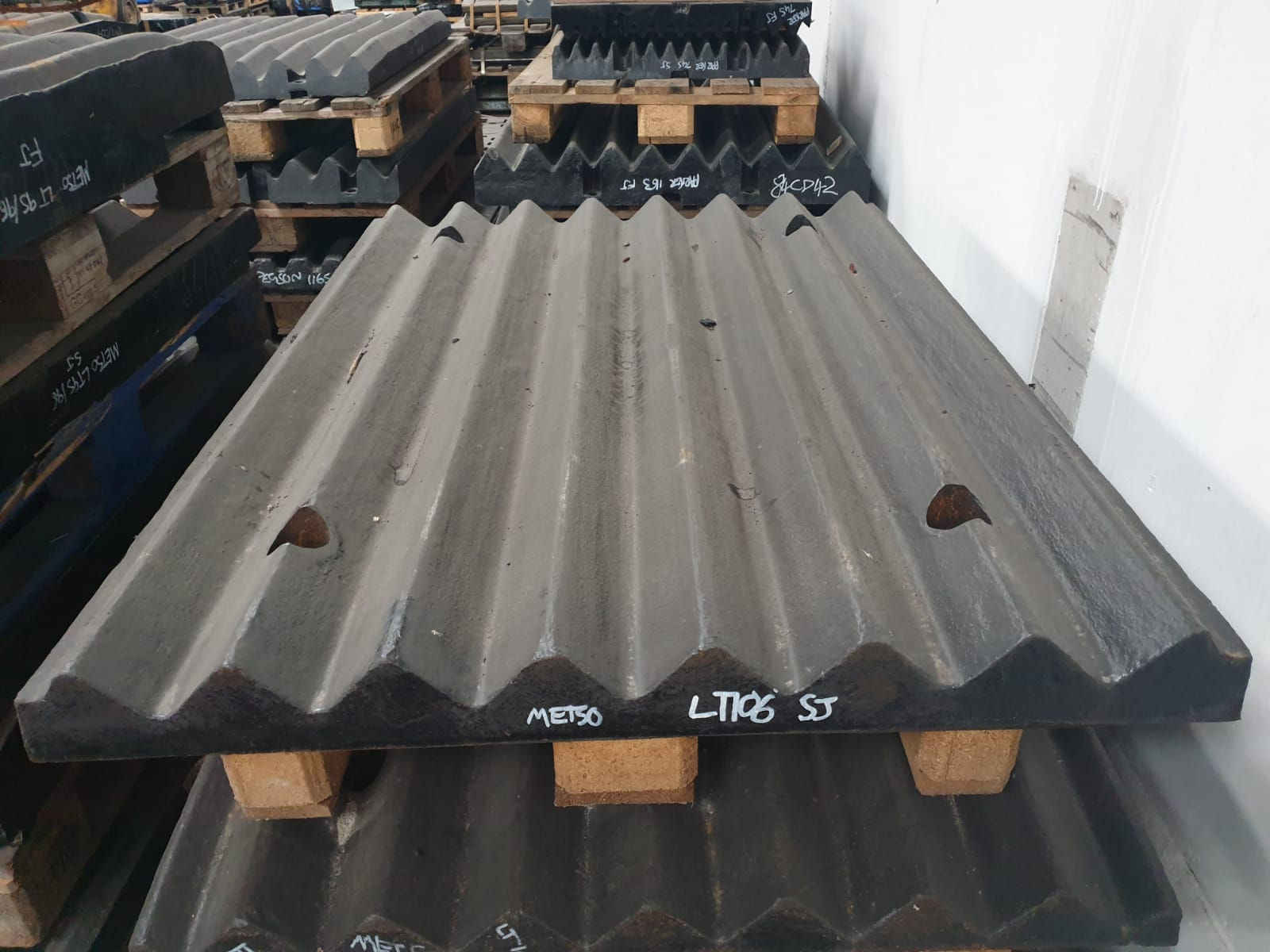 MM0273924 SWING JAW 18% MN | METSO / NORDBERG LT106