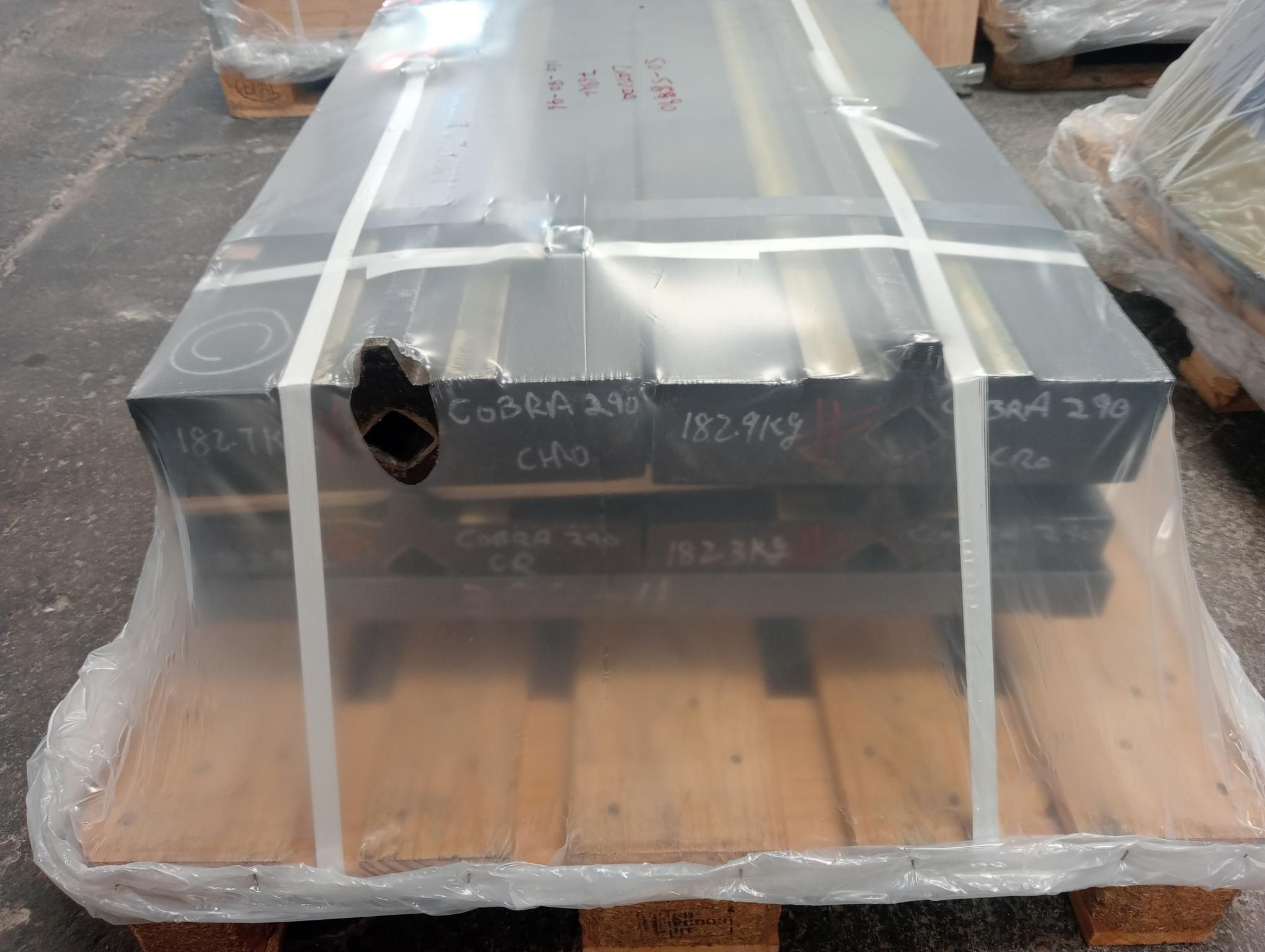 CW055-001- CR27 Blow bar - 27% Chrome |  TEREX FINLAY®