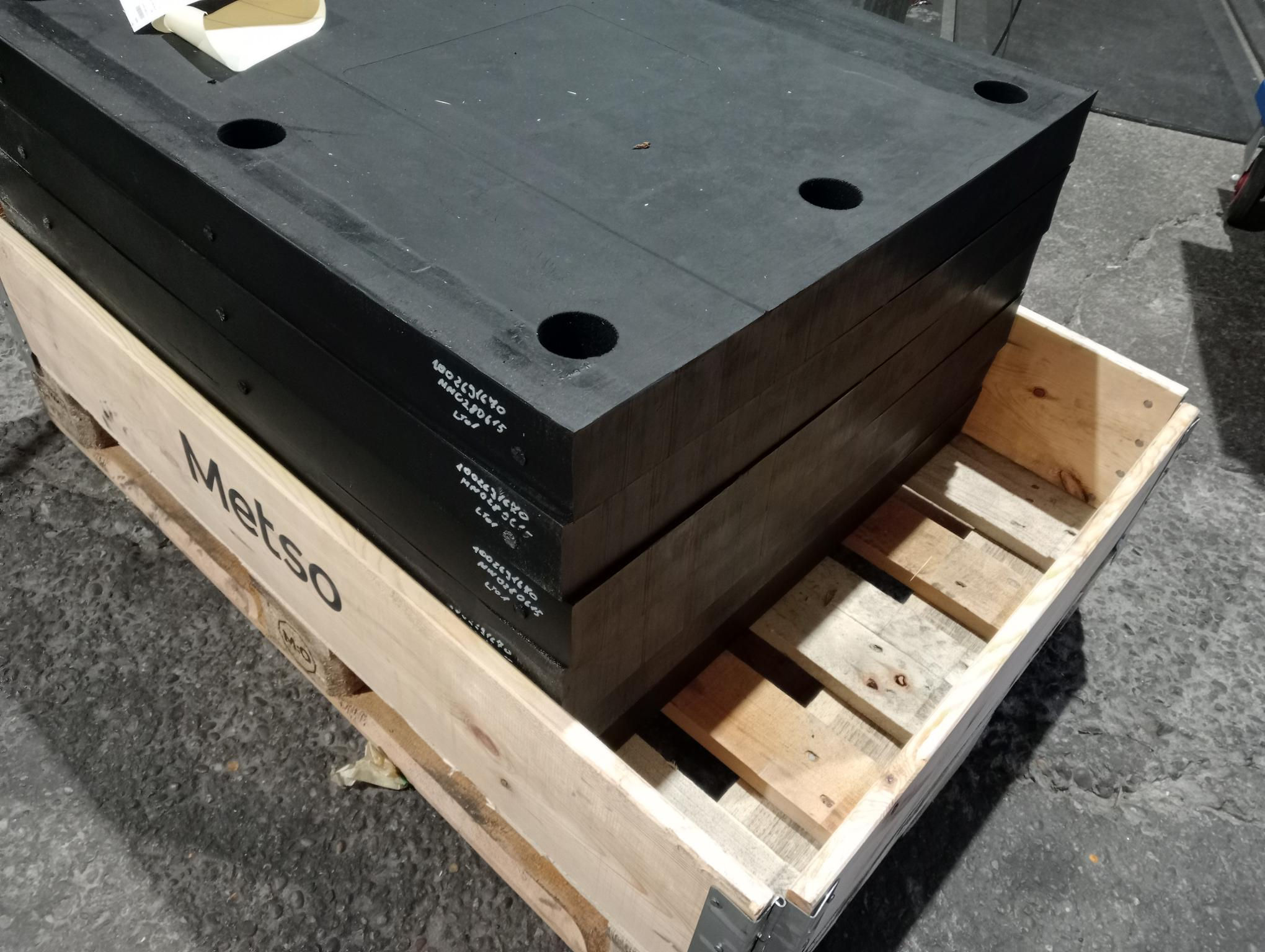 MM0280615 PLATE  RUBBER | METSO®