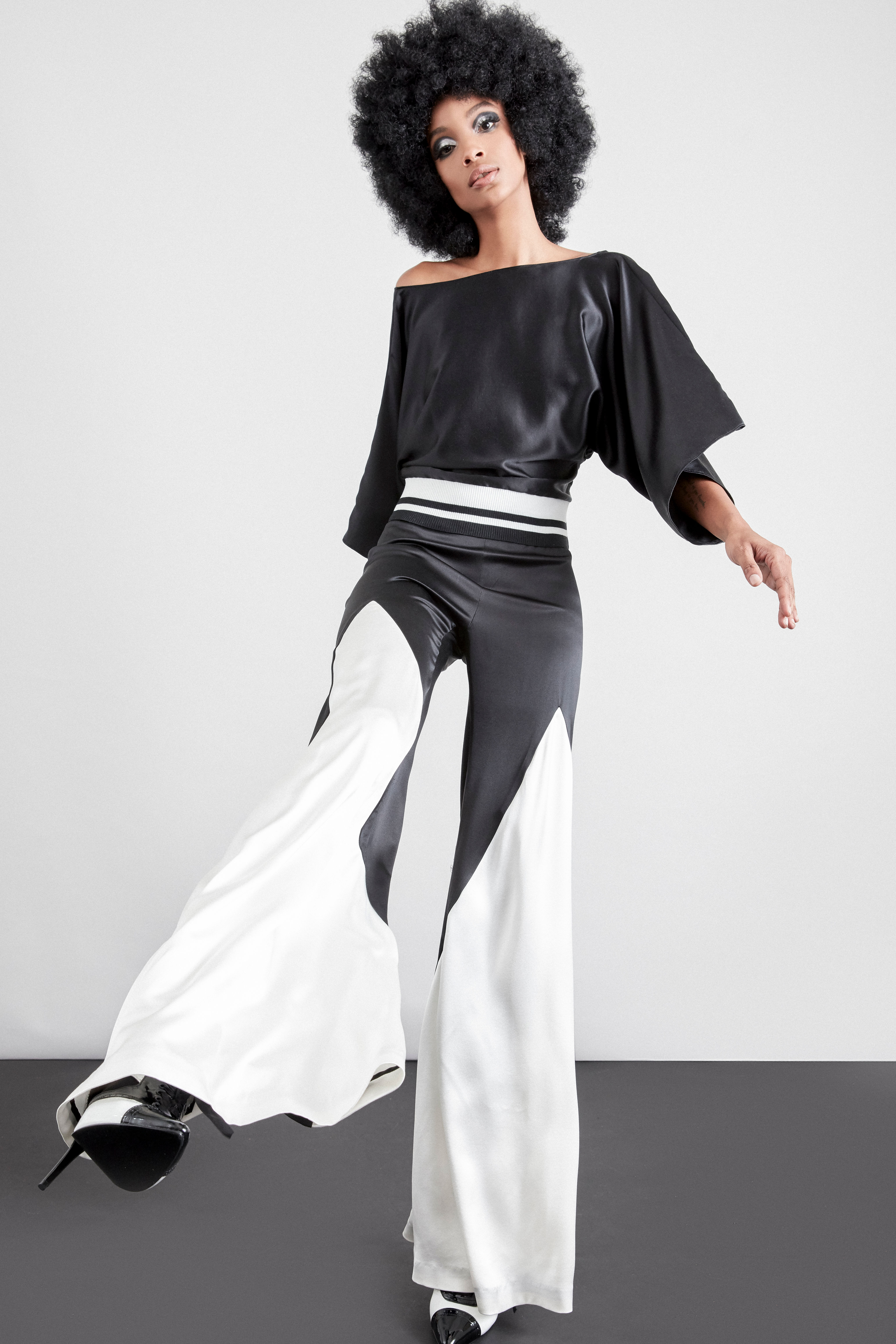 PF675S21BW   Silk crepe satin over wide pant w/godet