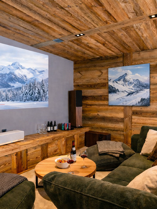 salle détente aménagée pour moments conviviaux en chalet