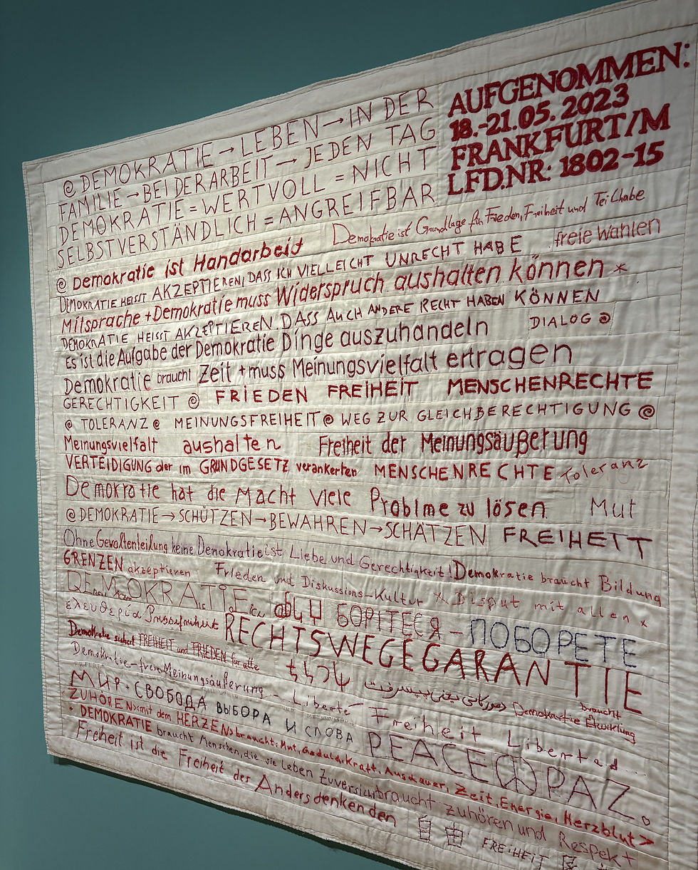 Gisela Hafer (D): Ein Tuch der DEMOKRATIE oder DEMOKRATIE IST HANDARBEIT, 2023 /24, 180 x 185 cm