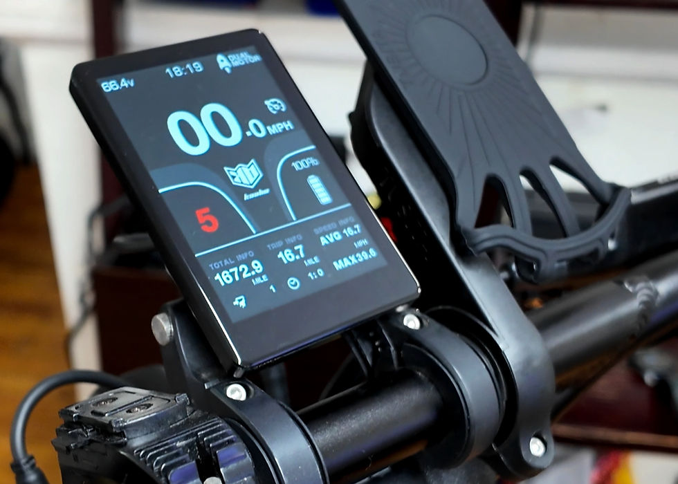 Kaboo Mantis King GT digital speedometer display showing odometer readings