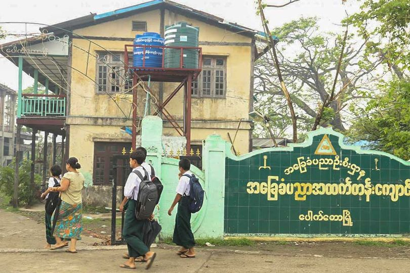 Students in Arakan (photocrd)