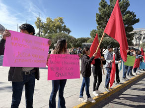 #SanLuisPotosí // 𝐸𝑠𝑡𝑢𝑑𝑖𝑎𝑛𝑡𝑒𝑠 𝑝𝑜𝑡𝑜𝑠𝑖𝑛𝑜𝑠 𝑠𝑒 𝑚𝑎𝑛𝑖𝑓𝑖𝑒𝑠𝑡𝑎𝑛 𝑒𝑛 𝑙𝑎 𝑐𝑎𝑝𝑖𝑡𝑎𝑙 potosina 𝑒𝑛 𝑠𝑜𝑙𝑖𝑑𝑎𝑟𝑖𝑑𝑎𝑑 𝑐𝑜𝑛 los 𝑜𝑎𝑥𝑎𝑞𝑢𝑒ñ𝑜𝑠
