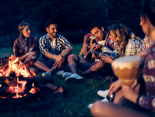 Top 10 Songs to Learn on Guitar and Play at a Campfire