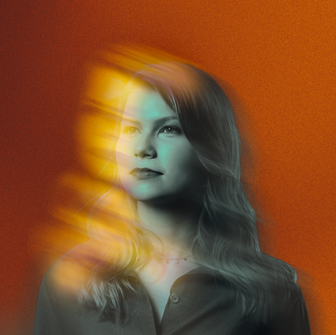 Entre o Brasil e a Irlanda: Vicka revisita “Entre a Calma e a Loucura” a partir de uma trajetória em transformação