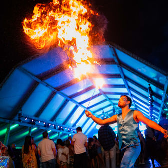 Capital Inicial comemora 25 anos do Acústico MTV no Baile do Hawaii do Clube Mogiano