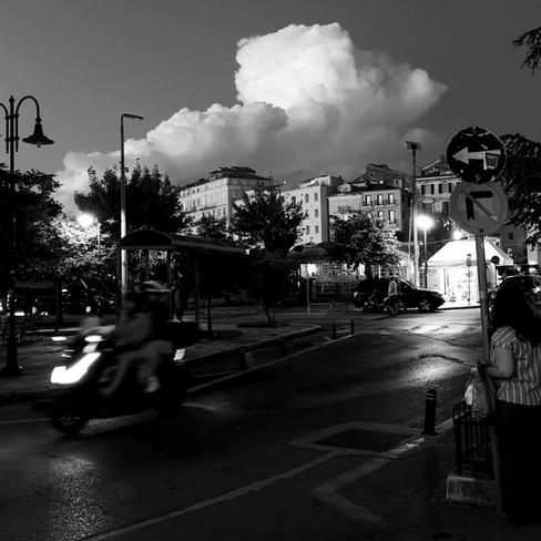 Black and white photograph of evening in Corfu Town.
EXCELLENT RESOLUTION TO 90x90CM