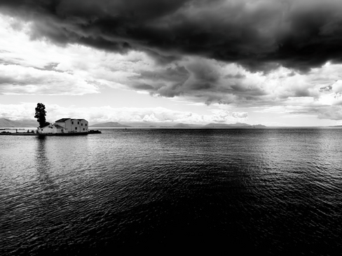 Black and white photo of the monastery taken from the Perama Bridge.
EXCELLENT RESOLUTION TO 93x70CM