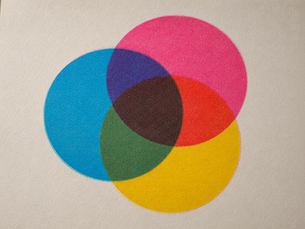 Week 5 cover: three CMYK registration circles in tight overlap with full spectral color mixing on cream paper, captioned "The Philosophy" — teach first, sell second.