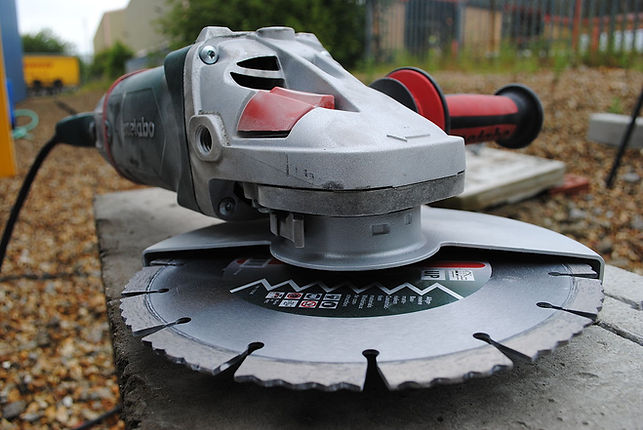 Disc_cutter_hand-held_power_tool_with_diamond_blade_disc_attached.jpg