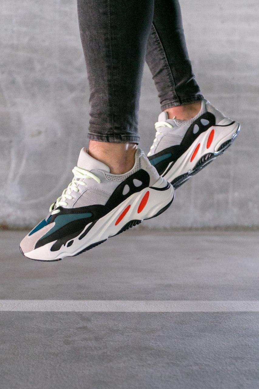 Прев'ю: YEEZY BOOST 700 Wave Runner Solid