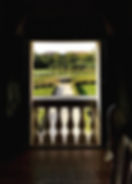 Vista panoramica sulla corte storica di Villa Anconetta dal balcone principale della dimora veneta.