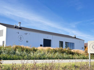 The main building of the Distillerie des Cantons.