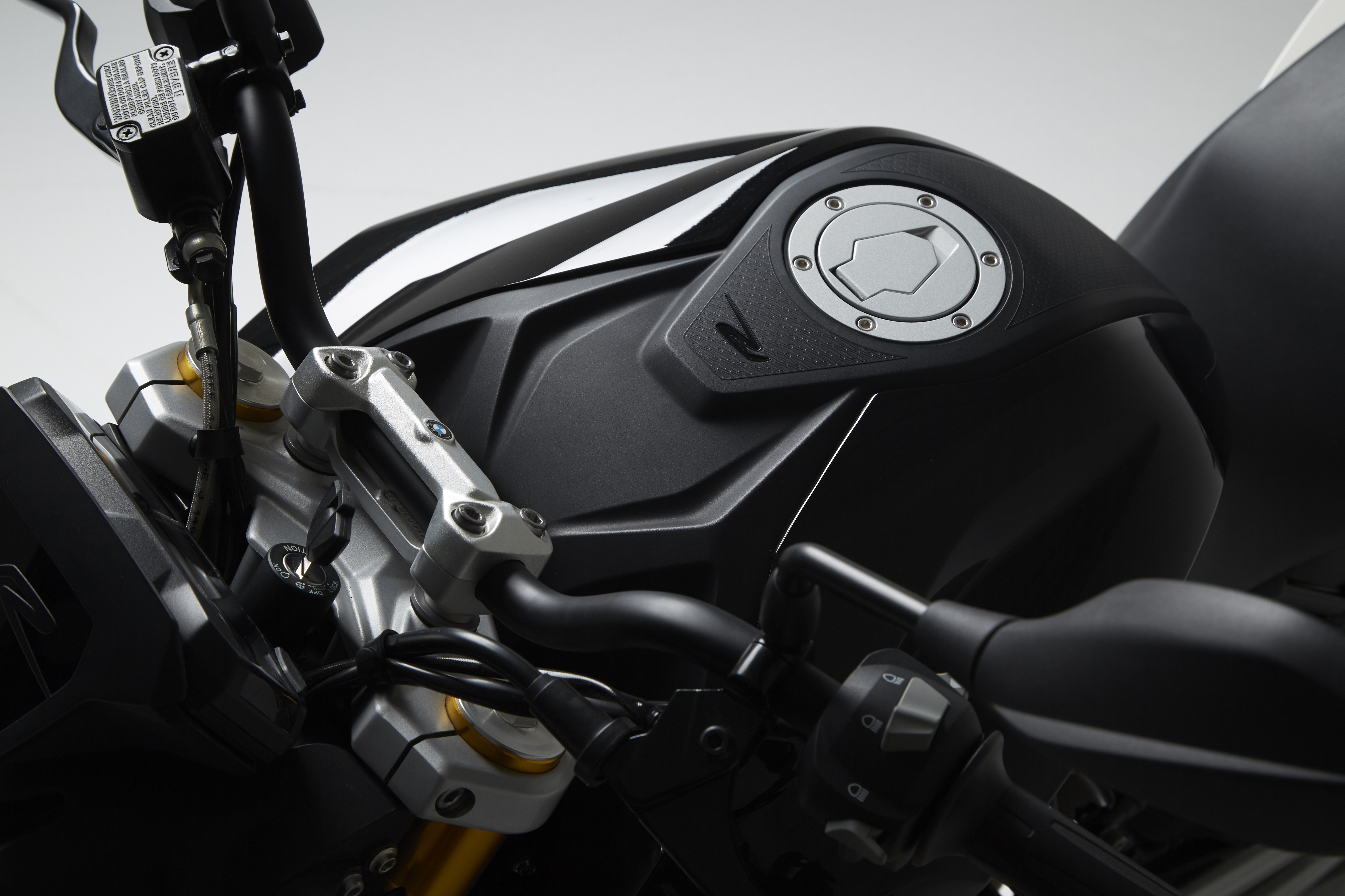 BMW G130 R5915