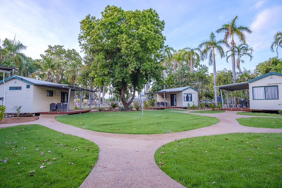 Poolside Ensuite Cabin - Queen