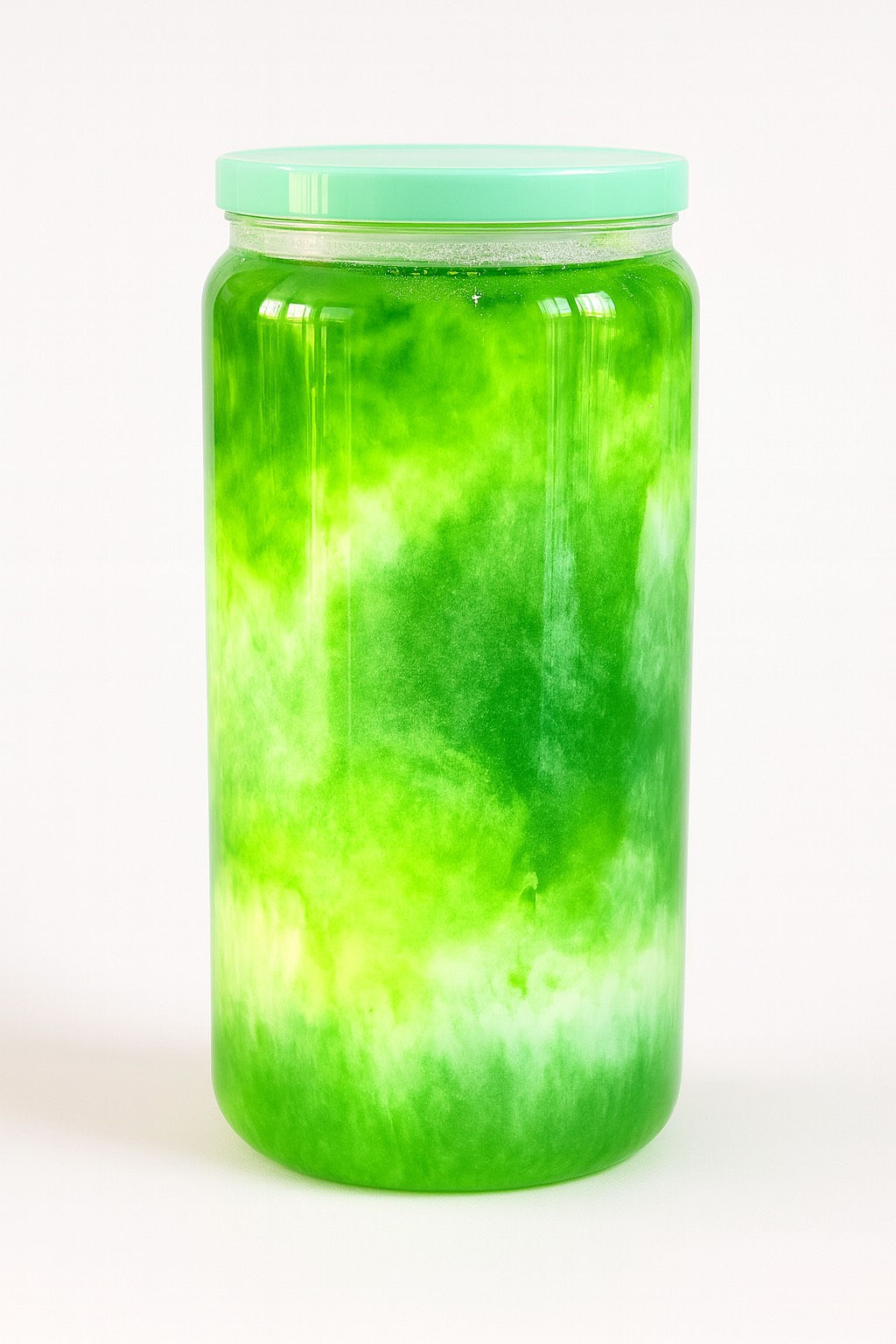 Beker matcha effect in GLAS met rietje