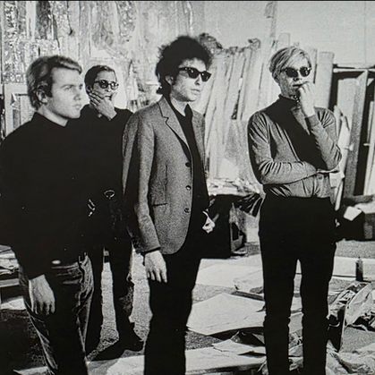 Bob Dylan par Michael Putland - Bob Dylan visite la Factory avec Andy Warhol, 1966