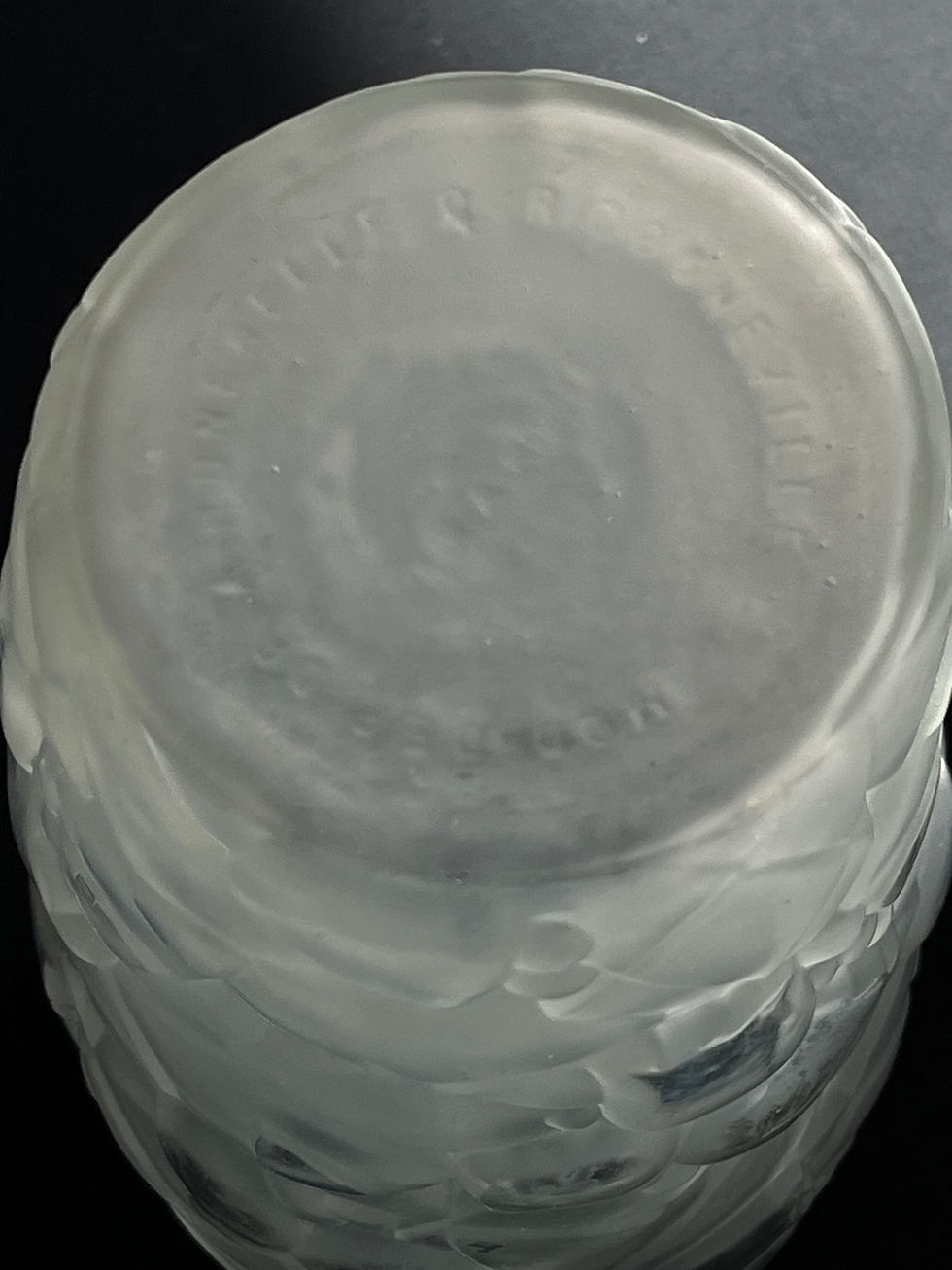 Thumbnail: Hunebelle /Magnifique et rare vase  modèle "CAMPANULES"