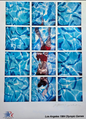 David Hockney (1937-2026) -Affiche originale en lithographie offset en couleurs signée dans la - "Los Angeles Olympic Games 1984" d'après l'œuvre d'Hockney «Polaroids of Swimmer » 1982 - Années 1980
