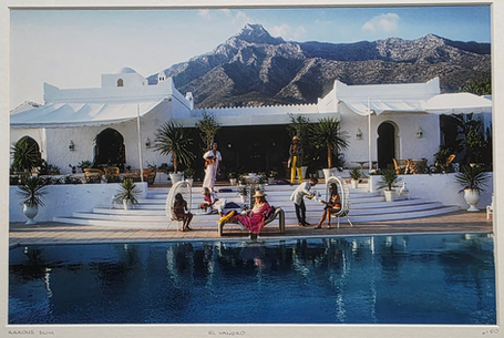 Slim Aarons (1916–2006) - Rare photographie “El Venero” Marbella, Espagne, 1967 – Tirage Yellow Korner, numéroté, limité et épuisé