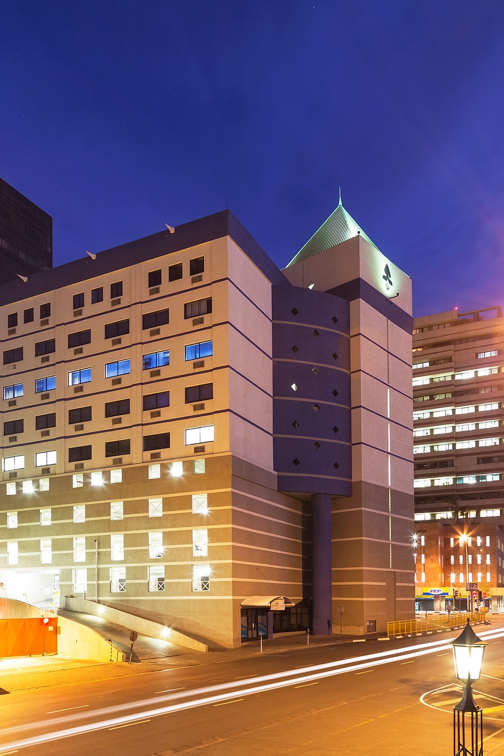 METROPOLITAN OFFICES