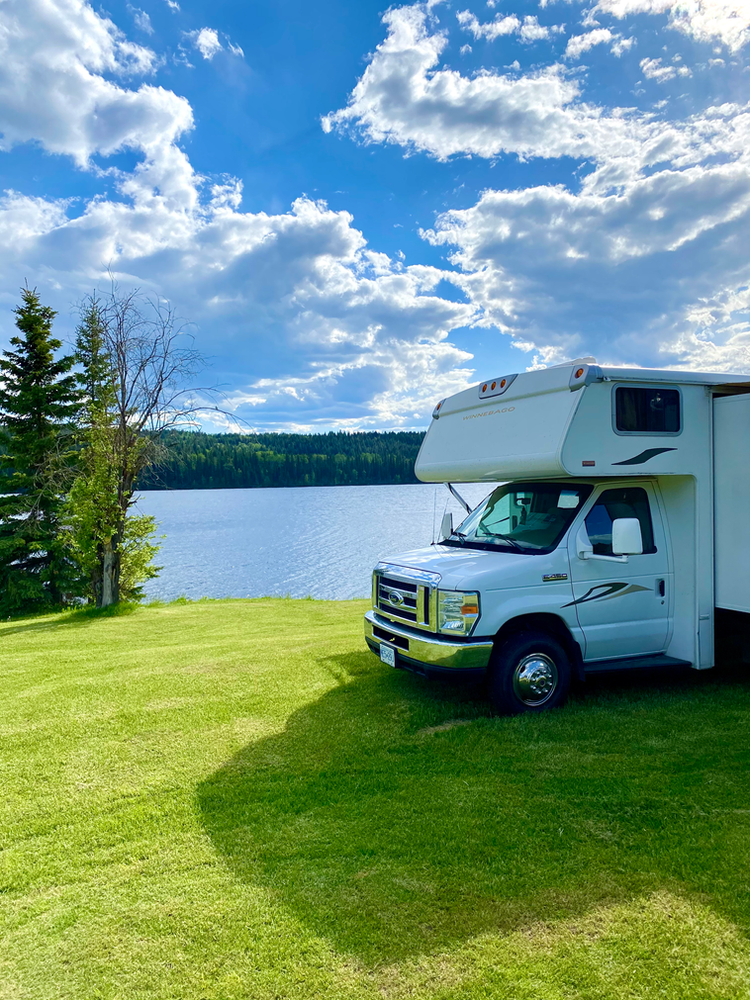 LAKEFRONT RV PARK IN THE SOUTH CARIBOO LAKEFRONT RV PARK IN THE SOUTH CARIBOO