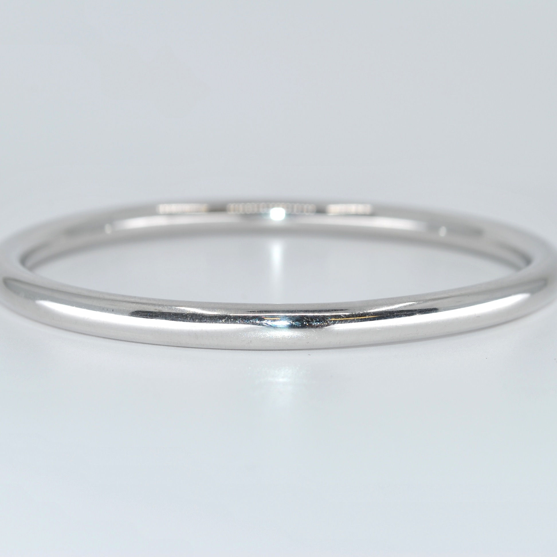 J025W 9ct White Gold Golf Bangle