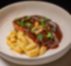 OSOBUCO CON ÑOQUIS EN REDUCCIÓN DE RES CON VINO TINTO