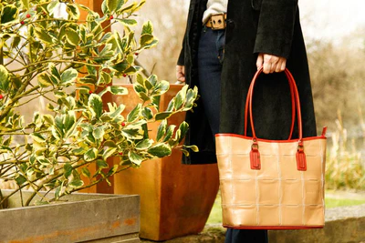Elvis & Kresse bag made from firehose material. ©Elvis & Kresse.