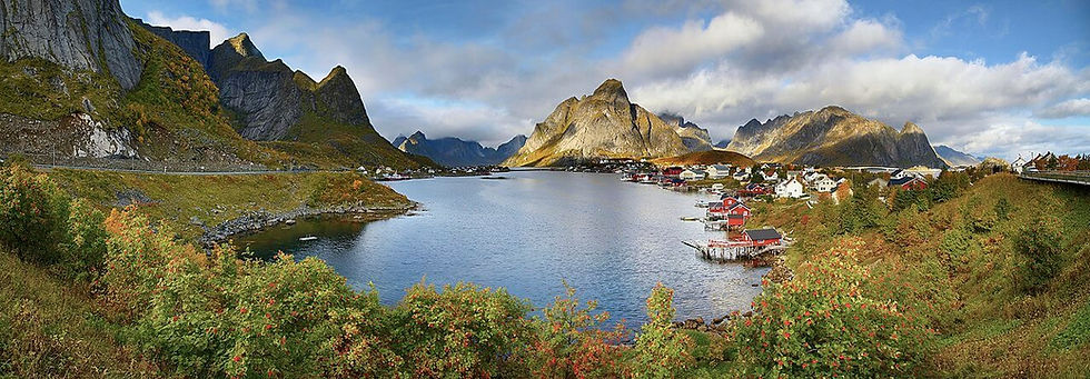Norway—the lives of many depend on the sea. ©Ximonic (Simo Räsänen)/Wikimedia CC BY-SA 3.0