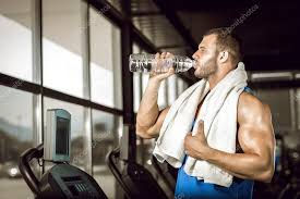 La Importancia de Mantenerse Hidratado en el Gimnasio: ¿Por qué el Agua Purificada es Clave?