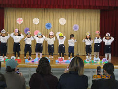 　　発表会　　　　つくし組（満3歳児）