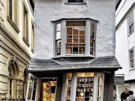 LA RIVINCITA DELLA CROOKED HOUSE