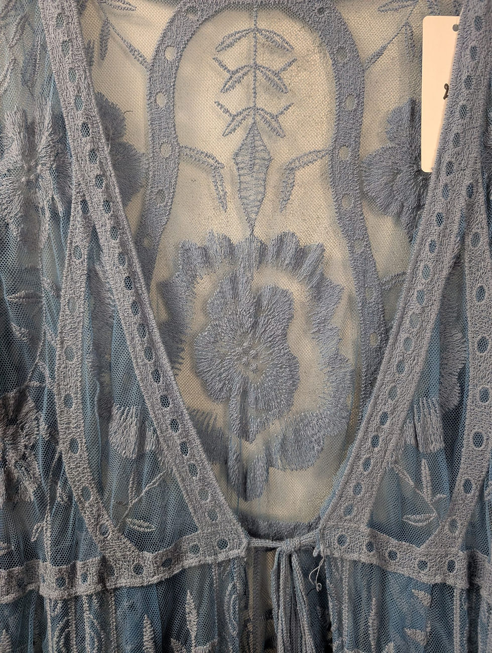 Miniature : Long gilet en dentelle et crocheté  Léger et jeu de transparence avec vos vêtements du dessous  Très fluide, et sa petite fic