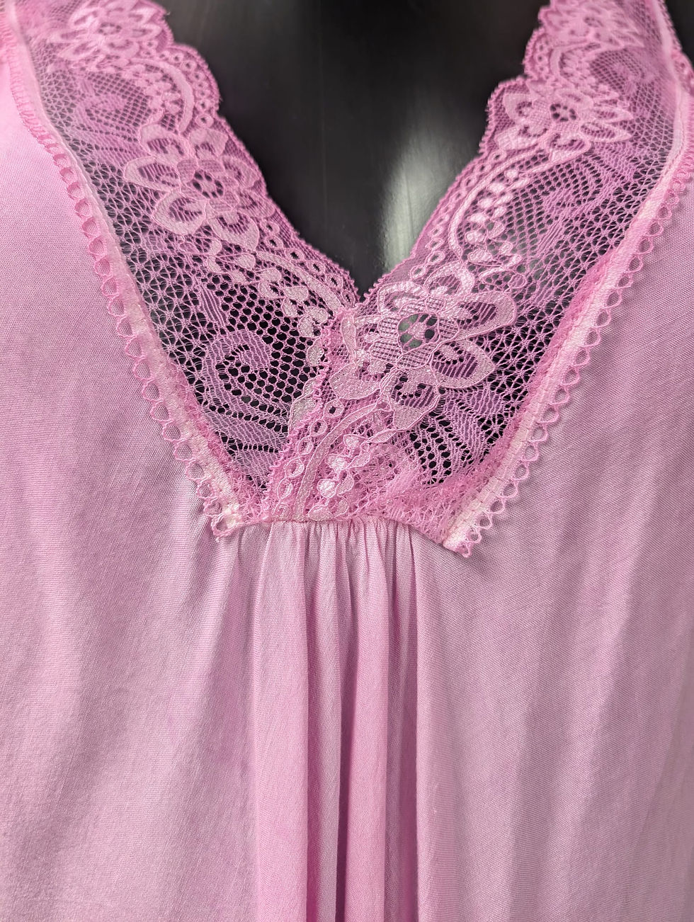 Miniature : Caraco avec dentelle au niveau du col et des bretelles  Effet délavé rose Dos élastiqué pour s'adapter à votre taille