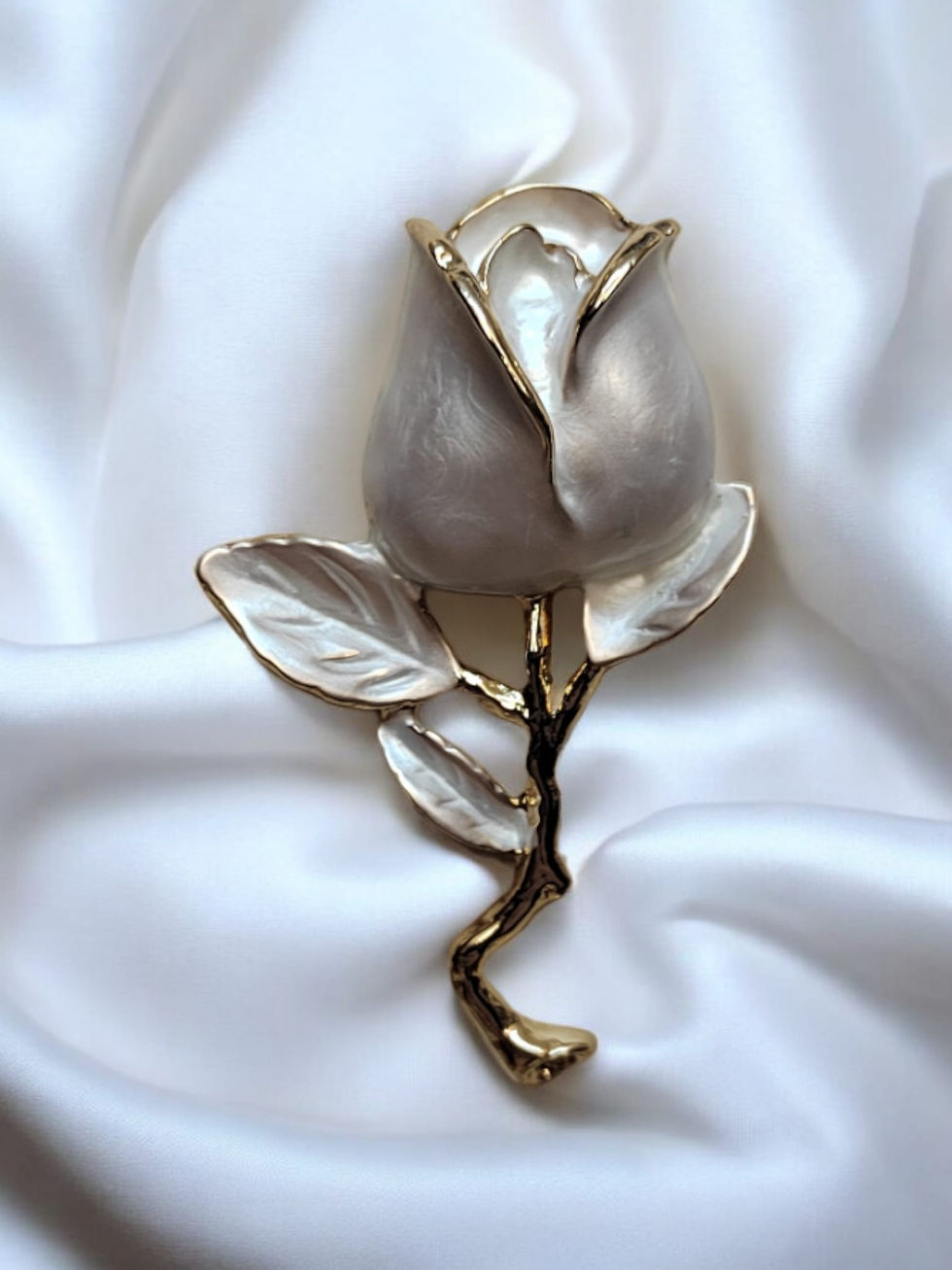 Broche aimantée fleur rose blanche Disponible en plusieurs coloris
