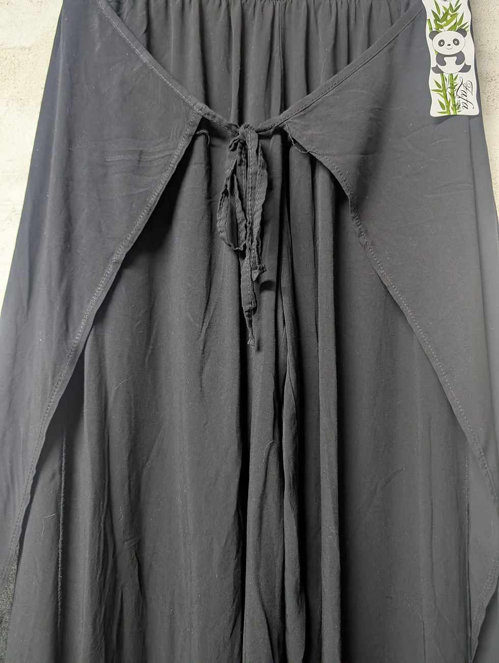 Miniature : noir Pantalon très fluide et léger, fendu sur les côtés.  Style japonais, magnifique effet  Smoke et cordons ailettes à rabat