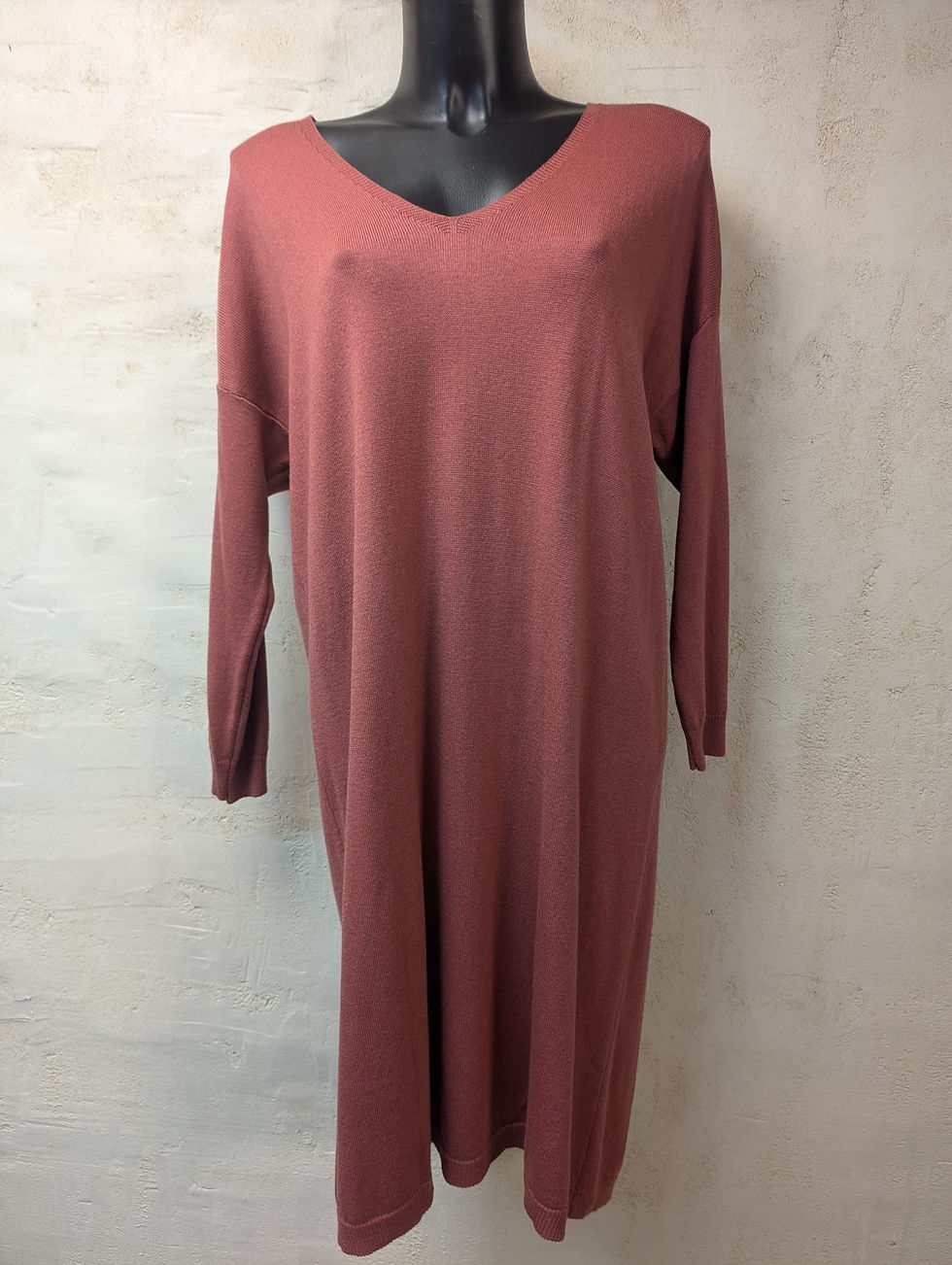 Robe pull hyper confort !  Vêtement fin idéal pour la mi saison, longueur aux genoux   Manches longues  coloris framboise