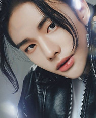 stray kids hyunjin lockscreen.jpg