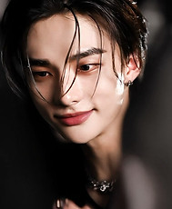 hyunjin.jpg