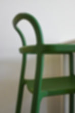 A vibrant green 60s-inspired designer chair adds a touch of retro charm to the stylish interiors of Casa Pesa. This unique holiday home in Pigneto blends colorful design with modern comfort, offering an unforgettable setting for your Rome holidays. Whether you're looking for a cozy apartment in Pigneto Rome or a trendy house in Pigneto, Casa Pesa is the perfect choice for a distinctive and comfortable stay.