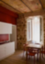 Comfortable holiday home with two double bedrooms, two bathrooms, finely renovated and equipped, ideal for vacation or business stay in the central and lively San Lorenzo neighborhood in Rome. Each room is equipped with independent hot/cold air conditioning, Smart TV, and high-speed fiber optic WiFi connection at 1Gbps. Ideal for digital nomads or remote workers. The best place to stay to visit the Eternal City while working remotely.