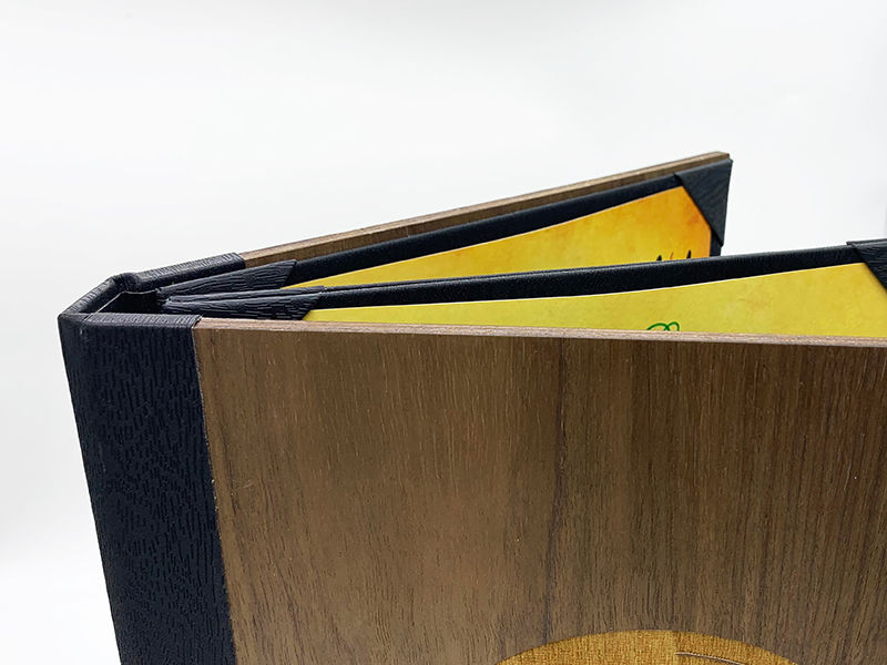Thumbnail: 內相角木製餐牌(書本型) Fixed Interior WoodenBooklet
